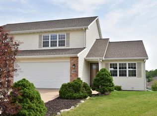 318 N Mountin Dr, Mayville, WI 53050