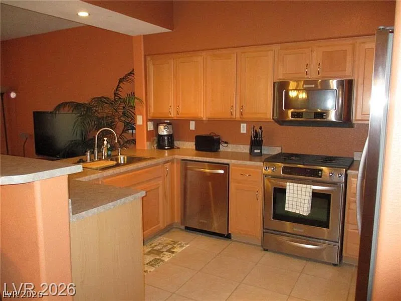 2 bed, 1.0 bath, 841 sqft, $2,200 — Photo 4