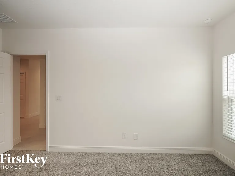 681 Blackstone St — Photo 13