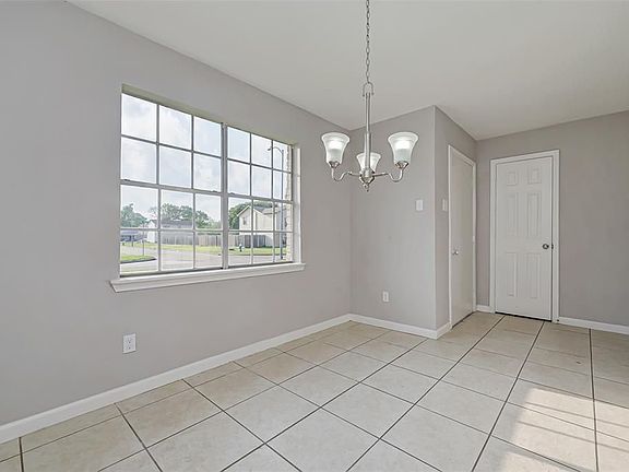 5th image of 8638 Valley Flag Dr