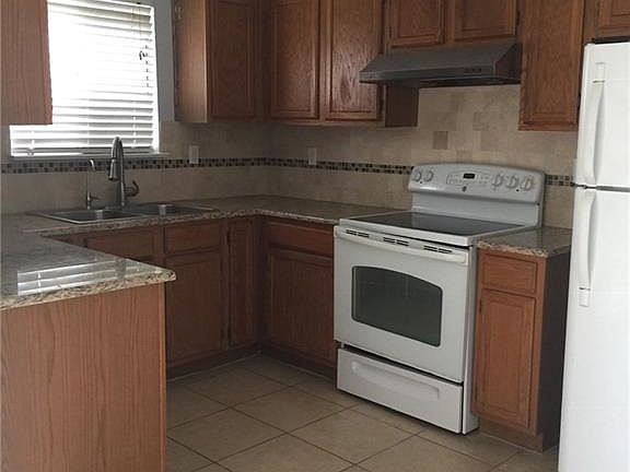2nd image of 4853 Woodstock Dr