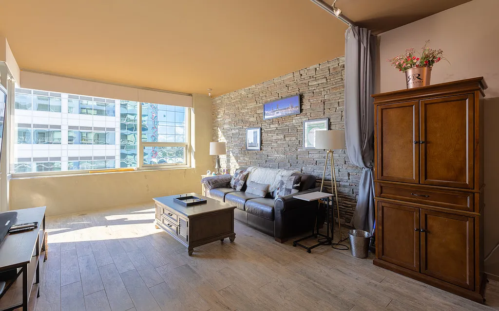 1 bed, 1.0 bath, $5,875 — Photo 2