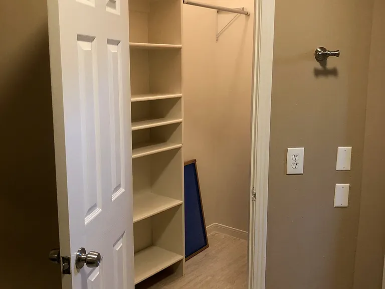 4122 Drake St — Photo 34