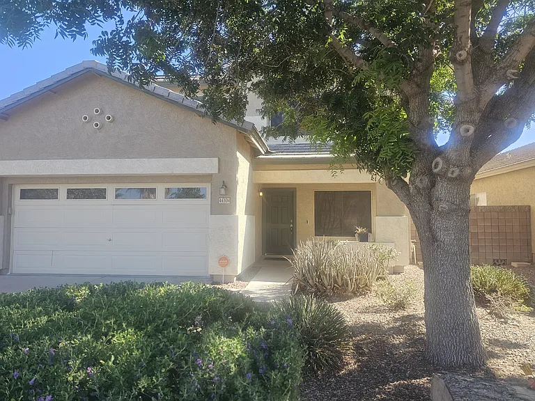 44304 W Vineyard St — Photo 2