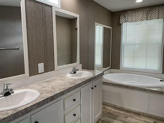 3rd image of 41 Freedom Dr