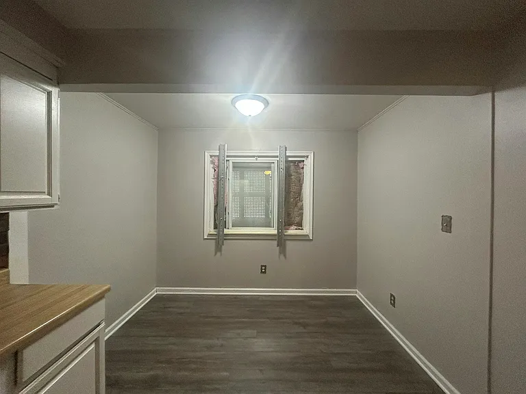 16121 Salem St — Photo 3