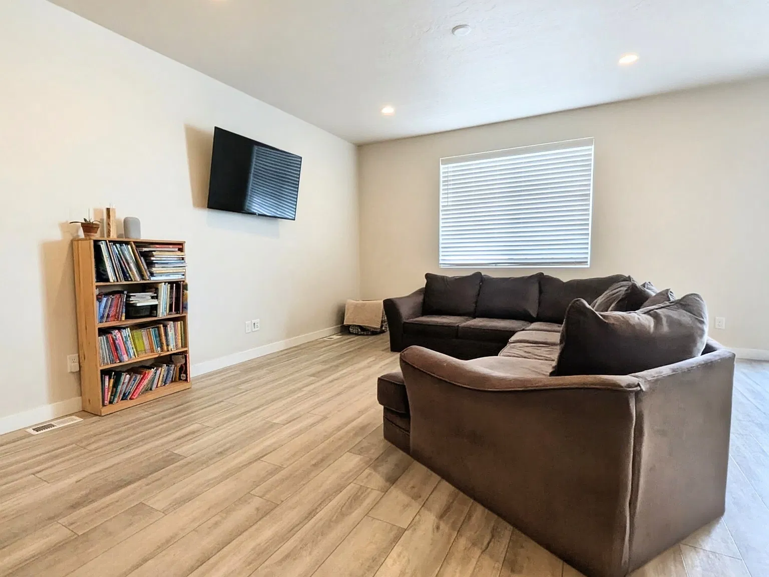3 bed, 1520 sqft, $2,400 — Photo 2