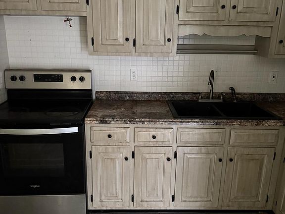 4th image of 107 WOODLAWN Road
