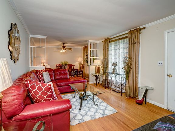 4th image of 4044 Matilda St