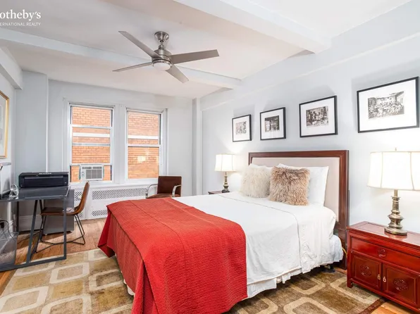 433 West 34th Street 5L image 10 of 11