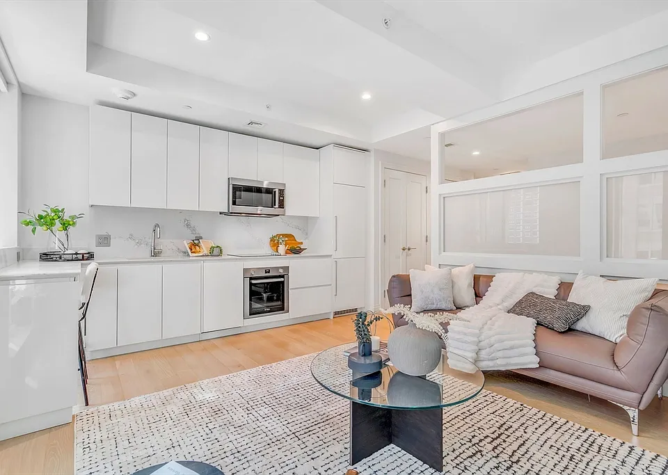135 Seaport Blvd #612