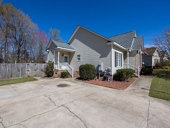 5th image of 3804 Trafalgar Place W