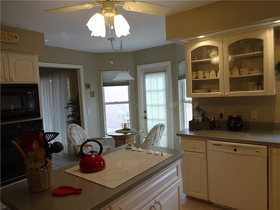 4th image of 807 Harrington Lake Dr N #77