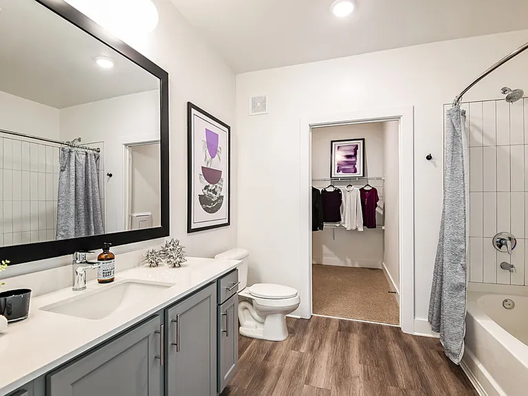 2x2 1047 sqft B2 - Second Bathroom 2x2 1047 sqft B2 - Second Bathroom