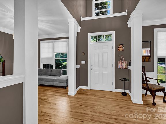3rd image of 606 Nelly Green Cir