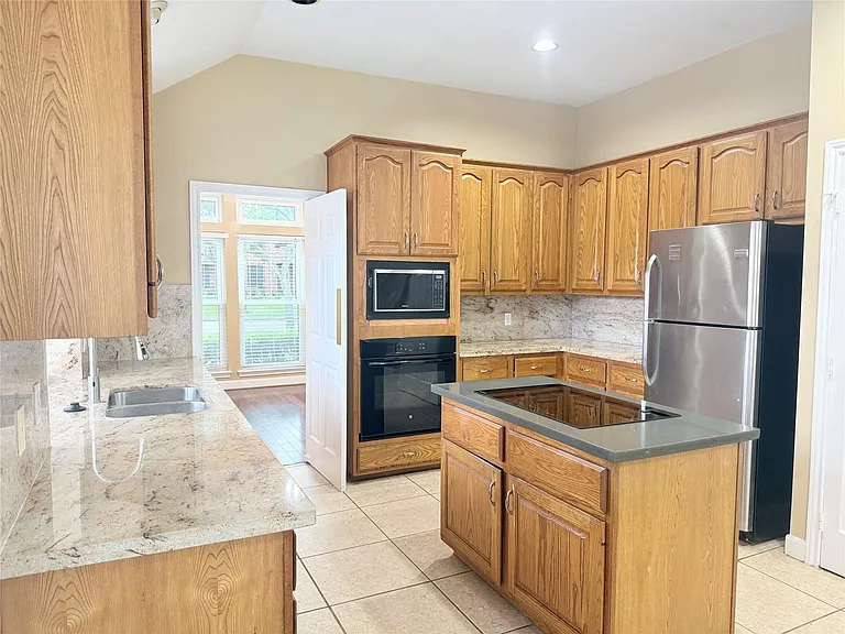 5010 Rebel Ridge Dr — Photo 3