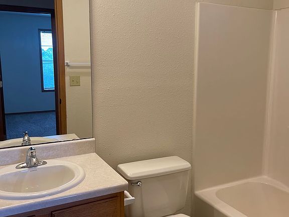 5th image of 1284 Pinhook Dr