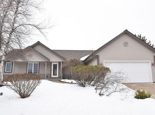 7129 W Woodbury Dr, Franklin, WI 53132