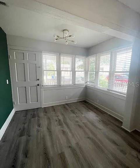 102 W Elm St — Photo 12