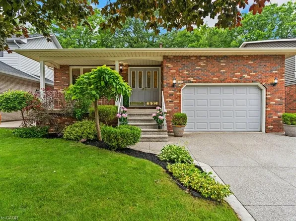 31 Pinewarbler Dr, Hamilton, ON L9A 4Z8