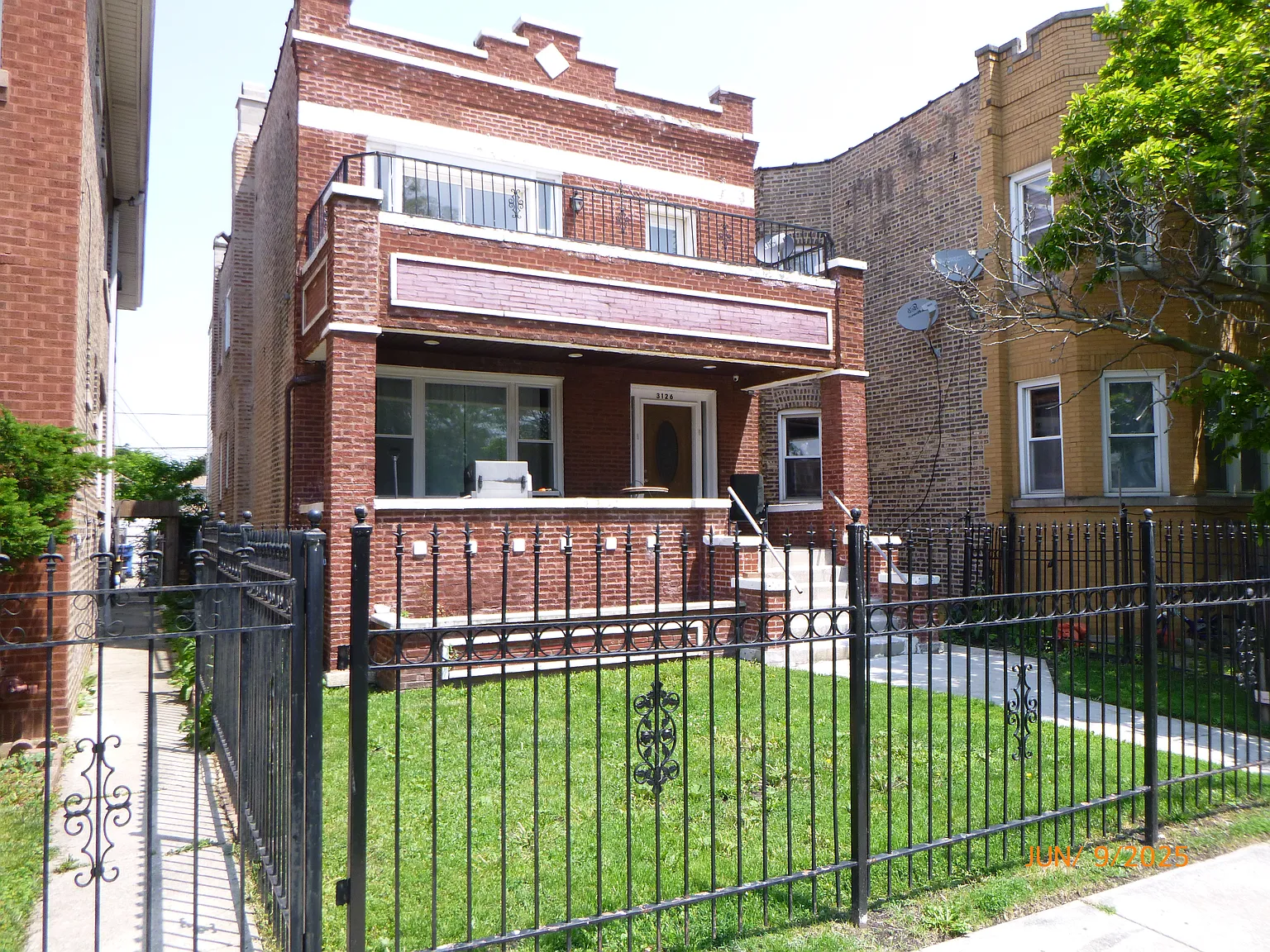3 Bed/1 Bath 2nd Floor — Photo 1