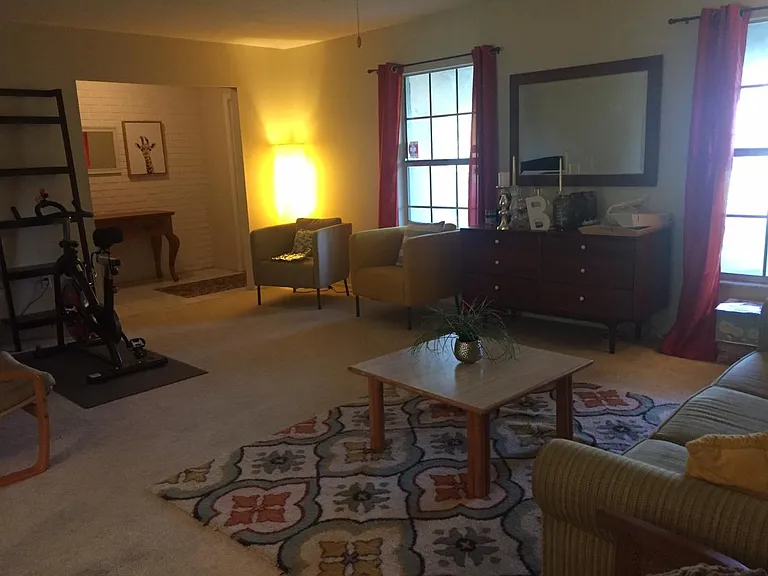 Front room/dining room area
