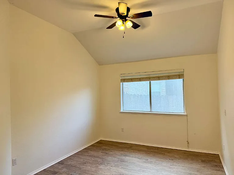 6106 Skahan Ln — Photo 10