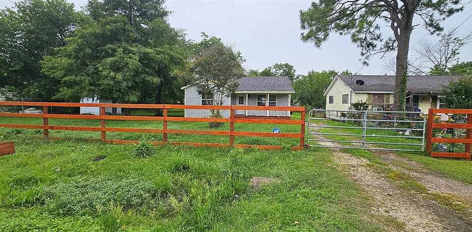 1st image of 2807 2nd Avenue