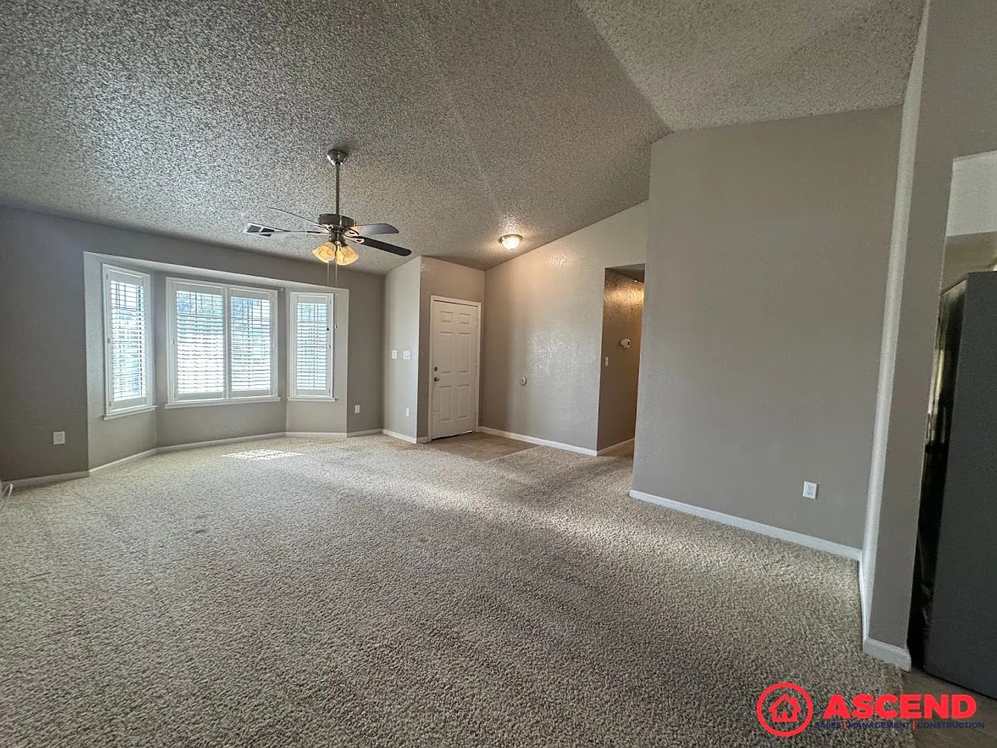 Spacious 4BD/2BA Home in Delano's 93215 Area Gardener, Pest Control Included & Small Pets Welcome! — Photo 2