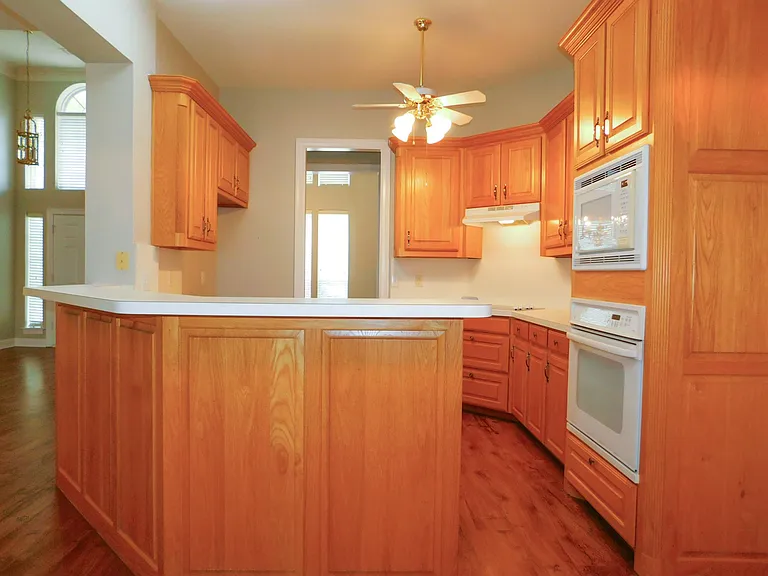 502 Hillcrest Ln — Photo 13