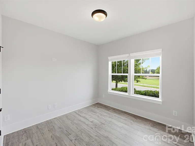 21216 Sanctuary Dr — Photo 11
