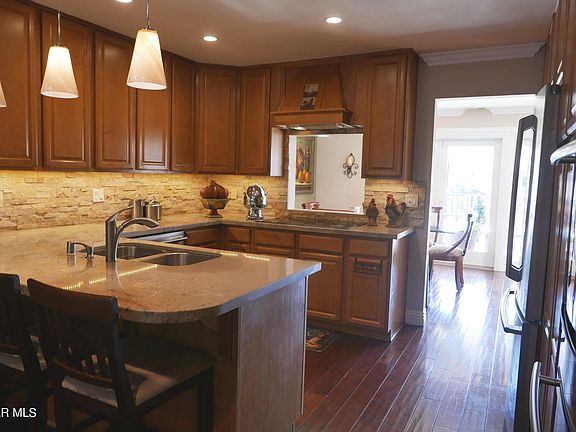 5th image of 32126 Beachlake Ln