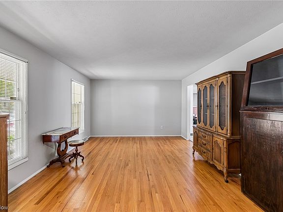 4th image of 1544 Vine St