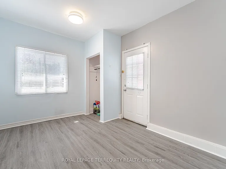 16 Royal Ave — Photo 18