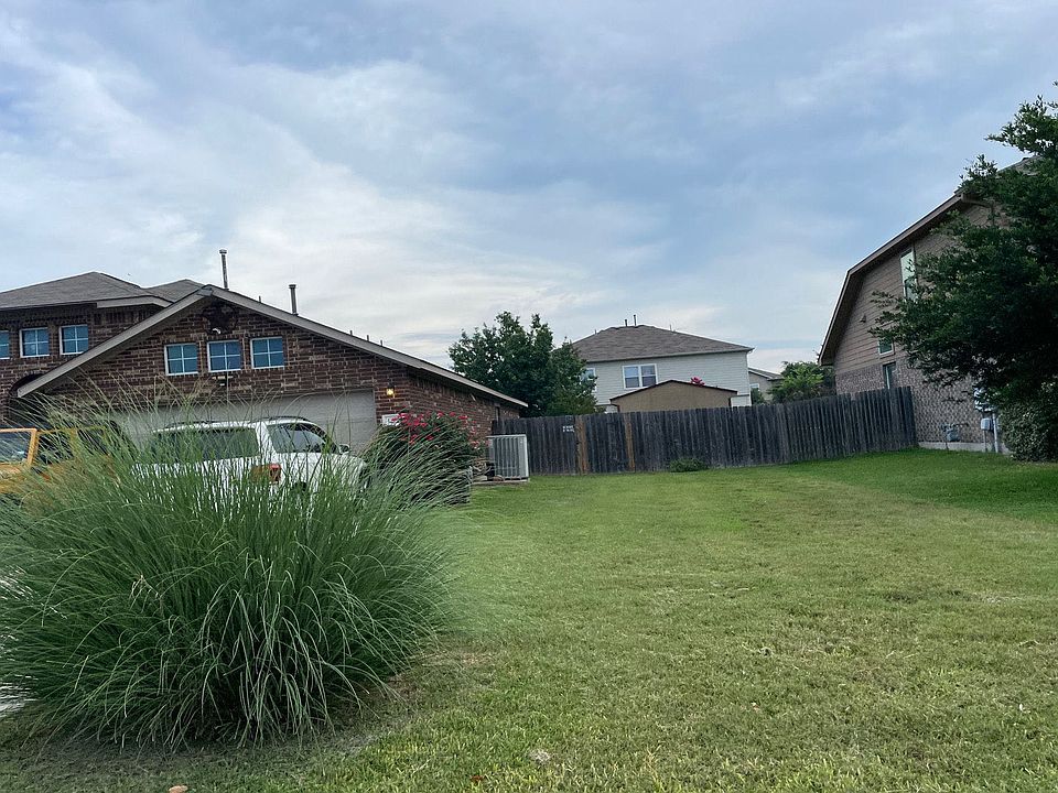 2nd image of 1202 Montell Ln