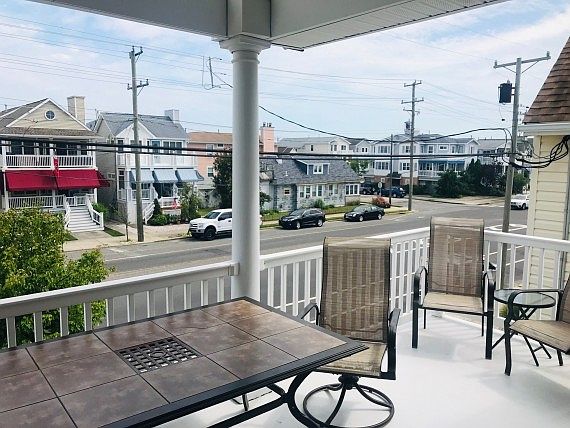 3rd image of 3046 West Ave