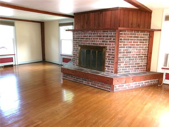 5th image of 3765 Mill St