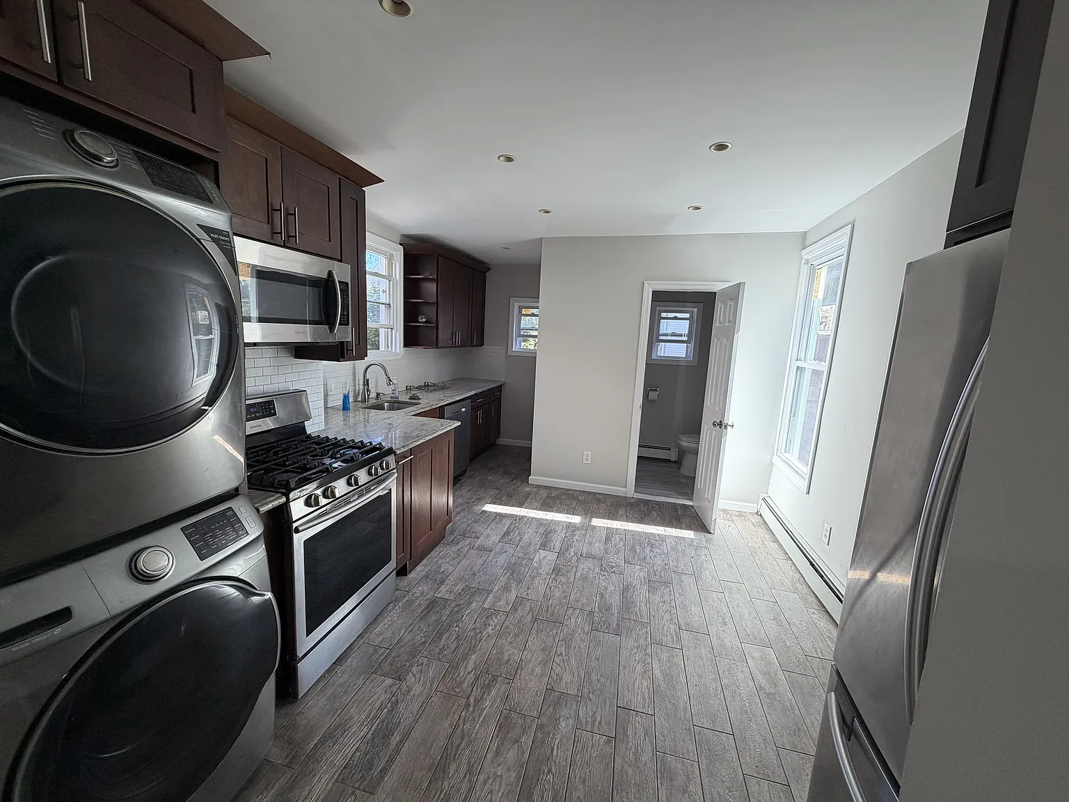 3 bed, 1000 sqft, $2,700 — Photo 1
