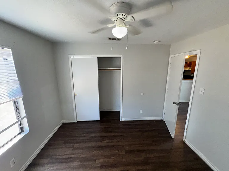 830 W Hutchins Pl #6 — Photo 5
