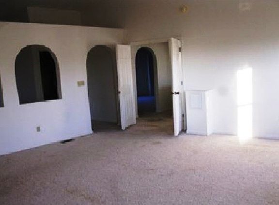 4th image of 810 Emerald Dr