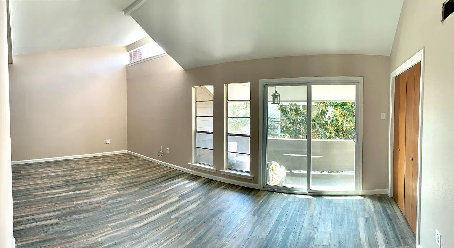 1161 Lake Ave — Photo 2