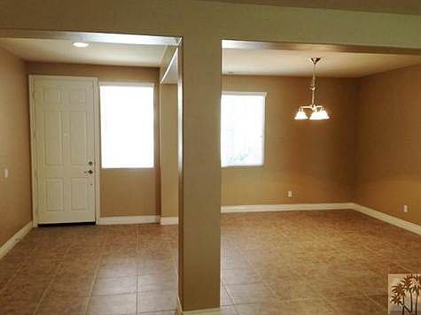 Entry & Dinning area