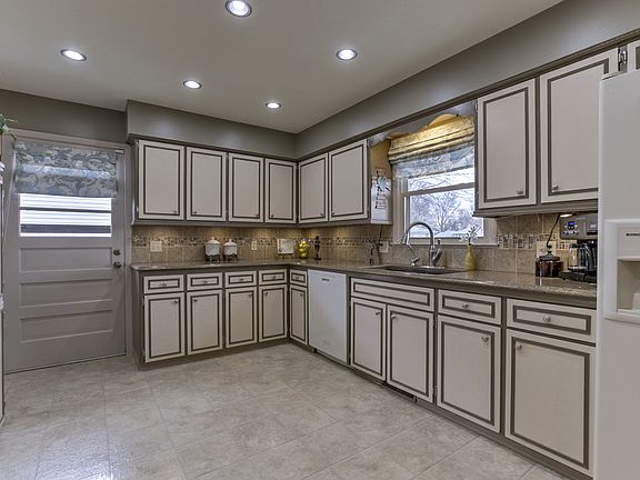 2nd image of 3713 Suburban Dr