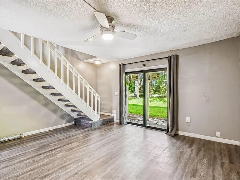 103 Brigadoon Dr — Photo 3