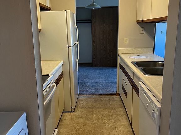 4th image of 810 Benton Dr