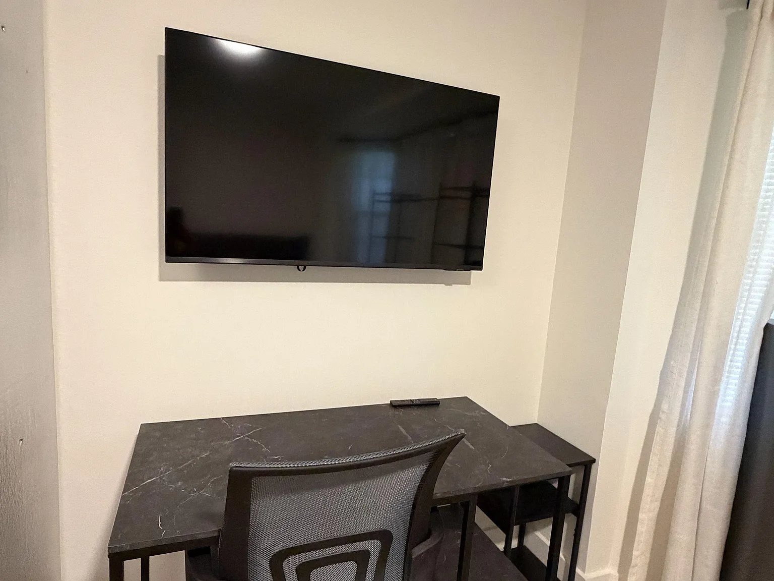 4 bed, 2.0 bath, 1912 sqft, $979 — Photo 2