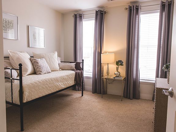 5th image of 10 Station Dr APT 414