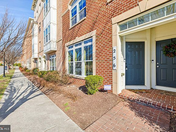 3rd image of 256 Urban Ave #256