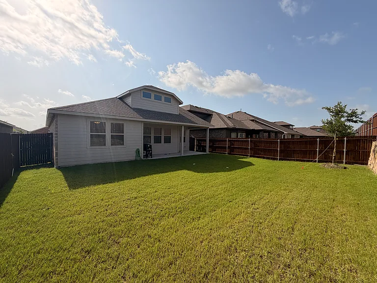 7401 Mayplace Dr — Photo 20