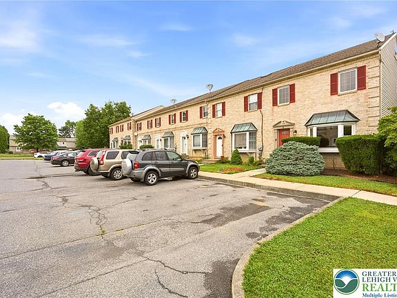 3rd image of 8 Lincoln Pl